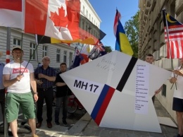 Под посольством РФ в Вене напомнили об ответственности Москвы за крушение MH17
