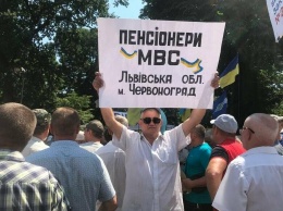 В Киеве митинговали пенсионеры силовых структур: что они требовали, - ВИДЕО. ФОТО