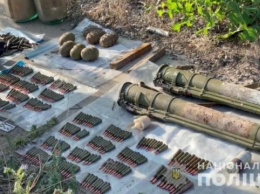 Возле автотрассы Одесса - Киев обнаружили схрон с гранатометами и боеприпасами