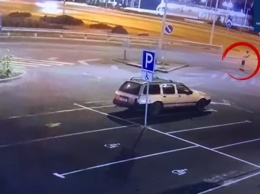 Хотел угнать машину, но был слишком пьян и лег в ней спать: в Киеве поймали необычного угонщика, - ВИДЕО