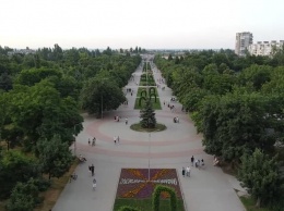 Полюбуйтесь: как выглядит парк Гагарина с высоты птичьего полета (видео)
