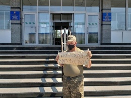 В Северодонецке прошел одиночный пикет (фото, видео)
