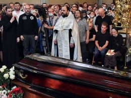 Веселился, шутил и смеялся: Дмитрий Дюжев некрасиво повел себя на похоронах Петра Мамонова