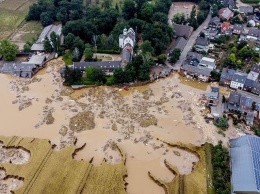 Меркель посетила пострадавшие от наводнения районы на западе Германии