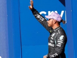 Льюис Хэмилтон победил на Гран-при Великобритании, имея в пассиве 10-секундный штраф