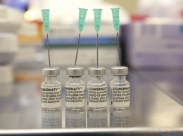 Ученые сравнили количество антител после вакцинации Pfizer и CoronaVac