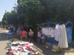 Свадебное платье, нижнее белье и книги: что можно купить на блошином рынке в Кривом Роге на Долгинцево