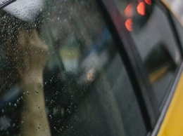 Ураган в Киеве: таксисты в три раза взвинтили цены