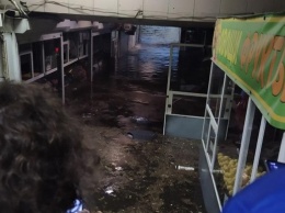 В Киеве ливень затопил две станции метро