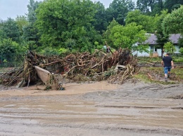На юге Польши паводок затопил сотни дорог и дома. Фото, видео