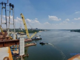 Дорожники обещают смонтировать до конца июля верховую часть моста в Запорожье