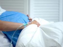 Страшные головные боли и нарушения зрения: в Днепре в больнице Мечникова спасли беременную женщину с гигантской аневризмой
