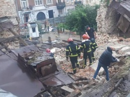 Обвал дома произошел в центре Львова - под завалами обнаружили тело юноши