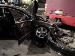В Кривом Роге в автомобильной аварии пострадали три человека