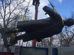 В Черкасской области памятник Ленину продают на аукционе