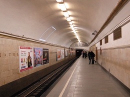 Полиция расследует массовую драку со слезоточивым газом на станции метро "Крещатик"