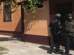 В оккупированной Евпатории ОМОН проводит обыски в домах крымских татар