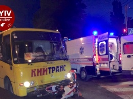 Под Киевом маршрутка сбила мотоцикл, пострадал водитель байка