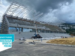 Строители готовятся приступить к высадке газона футбольного поля на стадионе «Авангард» в Ялте