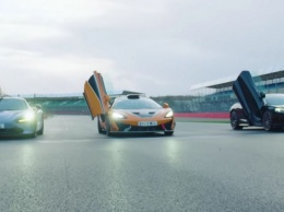 Пилоты McLaren F1 соревнуются со своим Боссом на дорожных суперкарах марки (ВИДЕО)