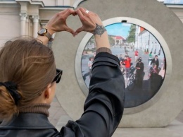 Ученый-энтузиаст создал портал между Литвой и Польшей. Обещает "окно" в Киеве (ВИДЕО)