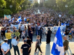 В Греции полиция снова разогнала акцию протеста против COVID-вакцинации