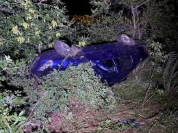 Авария под Кривым Рогом: легковой автомобиль с пассажирами улетел в кювет