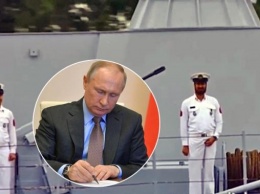 На глазах у Путина: Моряк почесал причинное место во время парада ВМФ