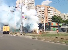 На Салтовке из-под земли вырвался столп огня (видео)