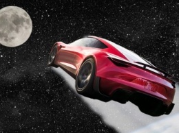 Видео: Tesla спутала луну с желтым сигналом светофора