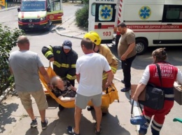 Херсонские спасатели оказали помощь пенсионерке, которая упала и сломала ногу