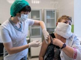 Риски вакцинации - инфекционист советует следить за здоровьем неделю после укола