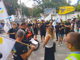 Нагрянули к СБУ: пасторы и бывшие наркозависимые устроили акцию в Полтаве
