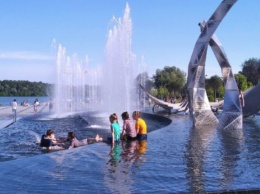 После смерти 4-летнего мальчика: в Днепре проверят фонтан в Прибрежном сквере