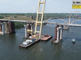 Берега Днепра в Запорожье соединили новым вантовым мостом