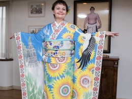 Японцы создали кимоно для каждой страны-участницы Олимпиады. На украинской версии - два аиста. Фото
