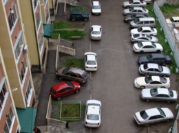 Киев вводит плату за парковку автомобилей во дворах жилых домов: справедливости ради
