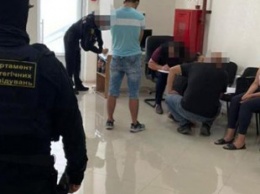 Полиция накрыла в Одессе мошеннический колл-центр с миллионными оборотами