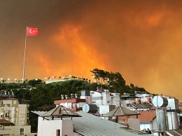 Анталия и Мармарис в дыму. Как в Турции бушуют лесные пожары и чем они грозят украинским туристам