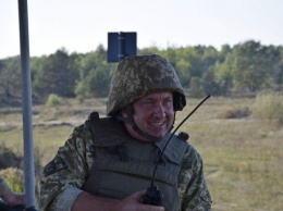 Зеленский на на Донбассе представил нового командующего Объединенных сил - генерал-лейтенанта Павлюка