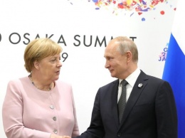 "Они говорят друг другу все в лицо": биограф Меркель рассказал, как она и Путин "кричали друг на друга"