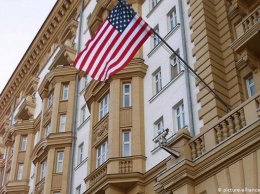 Сокращение персонала посольства США в России: что это означает