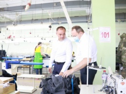 Кампания по легализации труда продолжается: Александр Самойленко осмотрел швейную фабрику «ВиД»