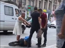 В Мелитополе на Центральном рынке избили инвалида (видео)