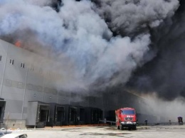 Крупный пожар охватил склады под Одессой (ФОТО, ВИДЕО)