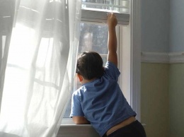 В Днепре на Батумской 6-летний мальчик выпал из окна 4-го этажа