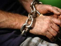 Притворялись благодетелями и держали в рабстве 172 человека: суд вынес приговор банде преступников из Днепра