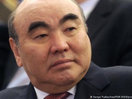 Первый президент Кыргызстана Акаев вернулся в Бишкек и дает показания: почему?