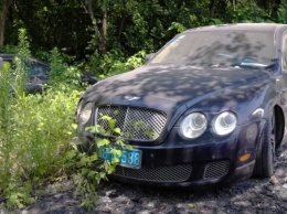 Кладбище заброшенных Aston Martin и Bentley показали на видео | ТопЖыр