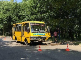 Есть пострадавший: в Днепре автобус №157 попал в жесткое ДТП